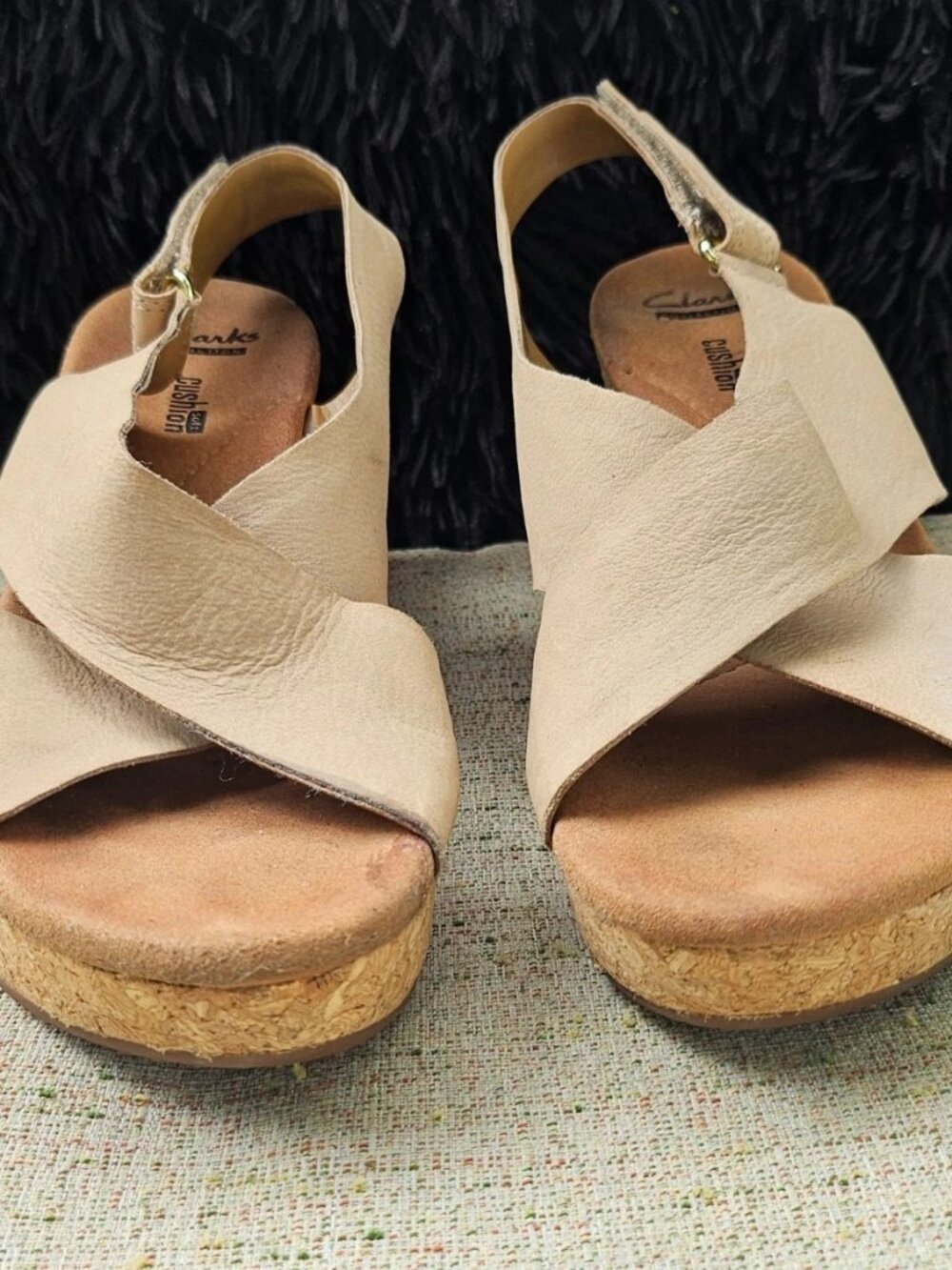 Clarks Women Sandal Wedge Tan Faux Leather Upper Heel Shoes Size 7US